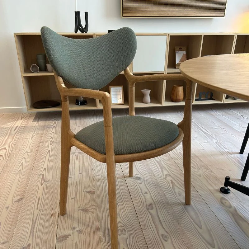 spisebordsstol med armlæn